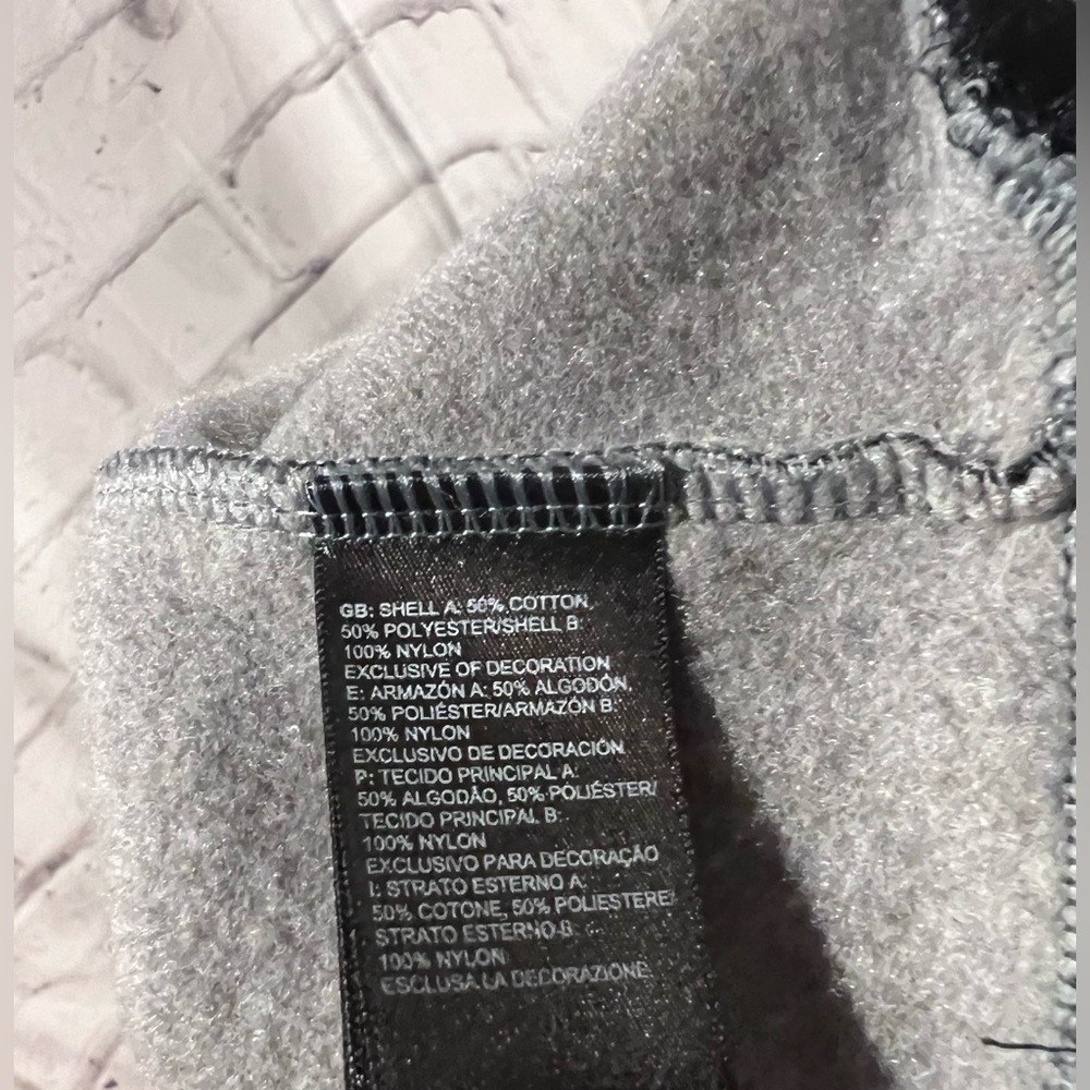 The North Face Graphic Long Sleeve Crew Neck Sweater - Picture 11 of 11